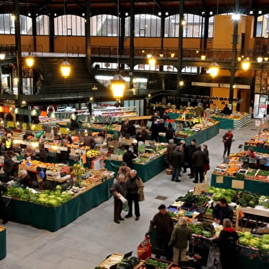 Markt in het stadscentrum / Sens