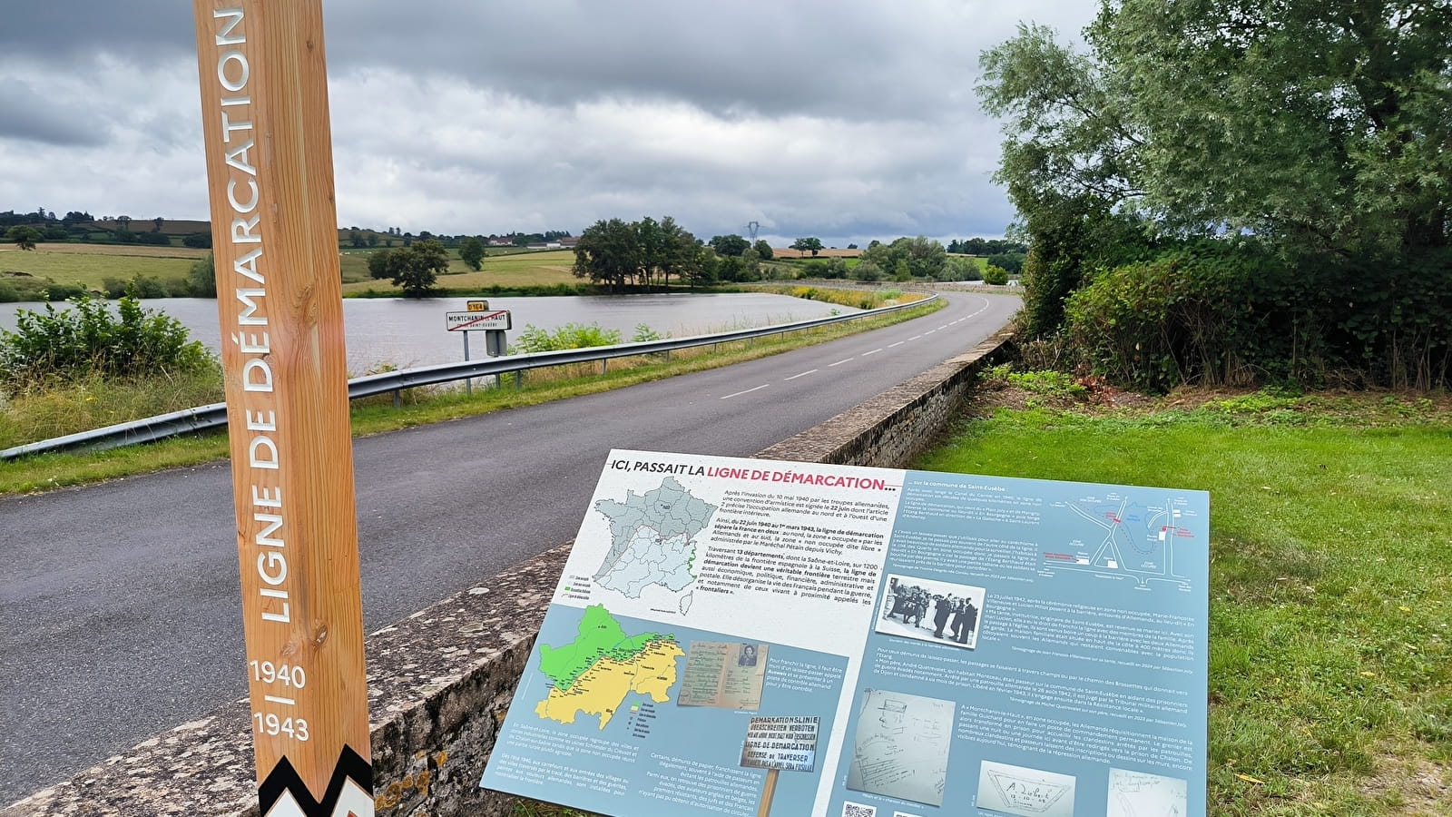 Ligne de démarcation - ancien poste de contrôle allemand - Poteau-pupitre