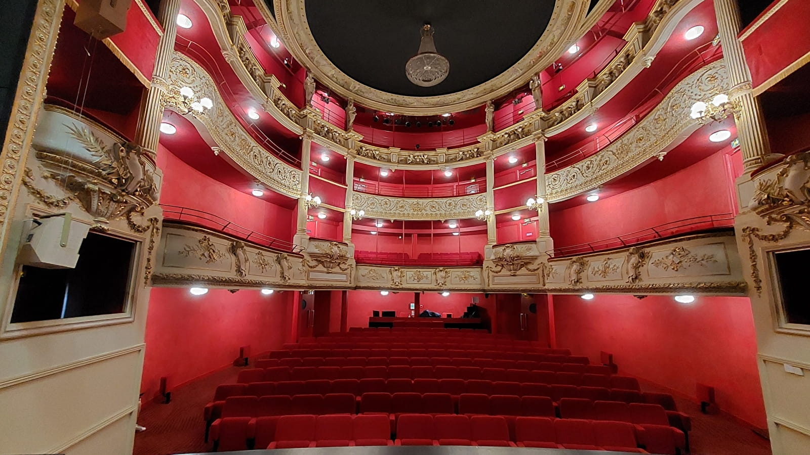 Théâtre : Le coffre magique