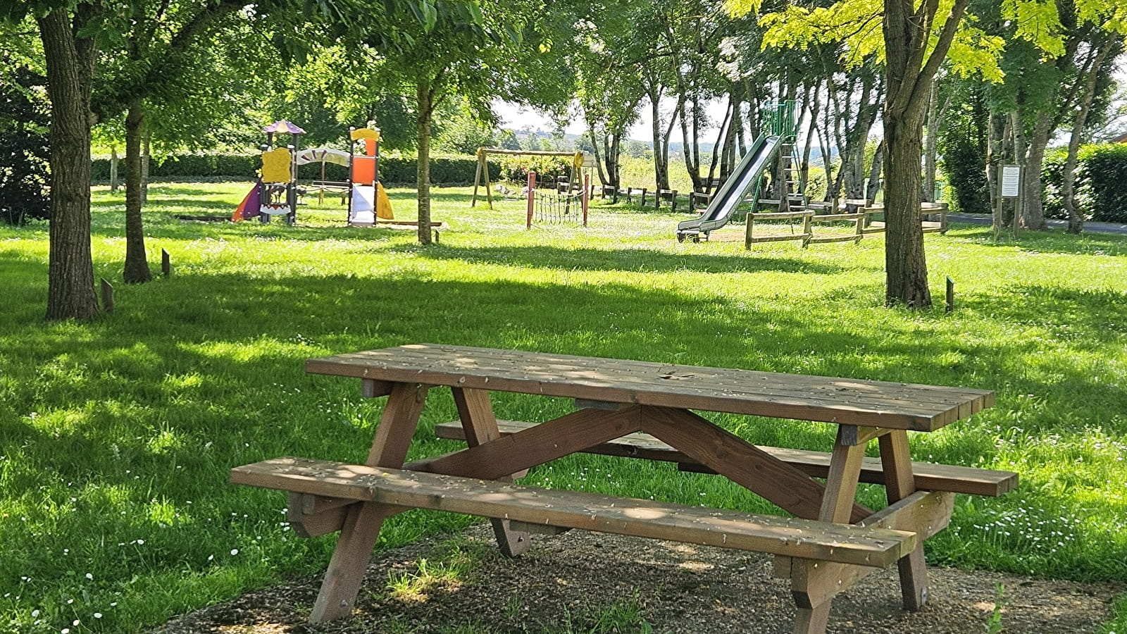 Aire de pique-nique et de jeux des Berges de l'Arroux