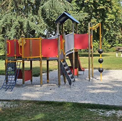 Aire de pique nique 'Parc du Château d'Aux'