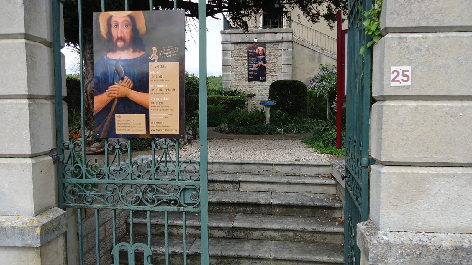 Musée des Arts Naïfs et Populaires de Noyers