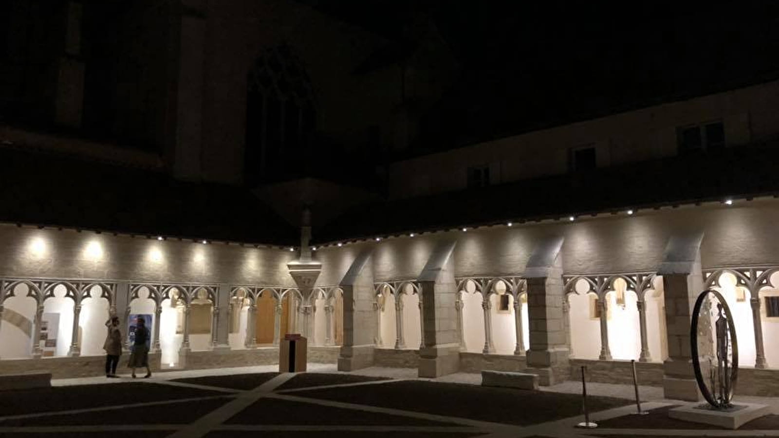 Le cloître de la Cathédrale Saint-Vincent