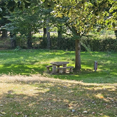 Aire de pique nique 'Parc du Château d'Aux'